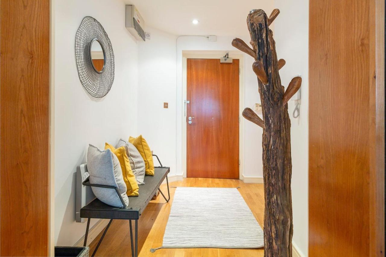 Large Boutique Harbourside Apartment - Football Table (Adults Only) บริสตอล ภายนอก รูปภาพ